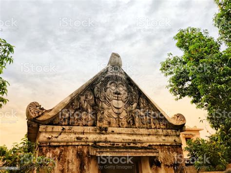 Kraton Relief: Intricate Carvings and Mythological Narratives