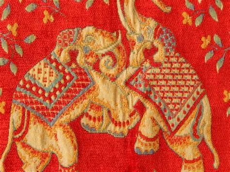 The Great Elephant Hunt! A Tapestry Woven With Courage and Unbridled Wildness